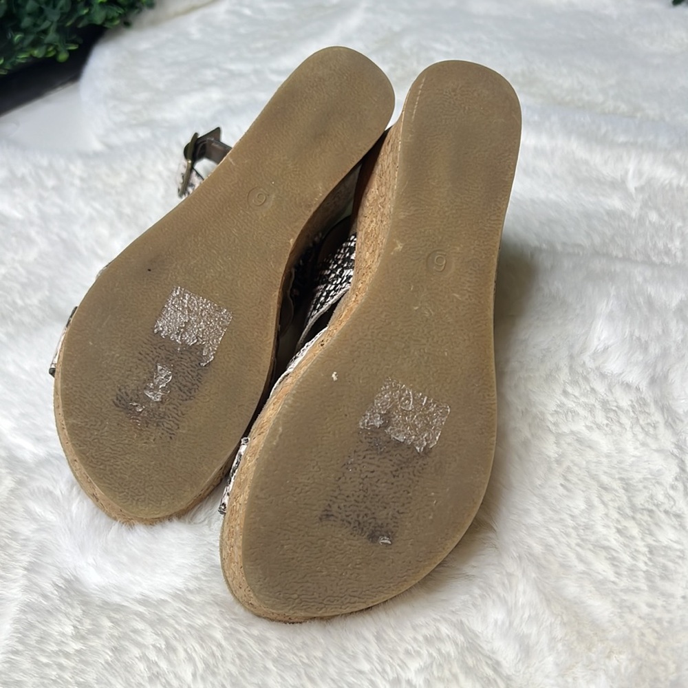 Pierre Dumas Snake Print Wedges. Size 6 - image 2